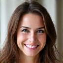 Avatar di Sofia C., donna sorridente con capelli castani.